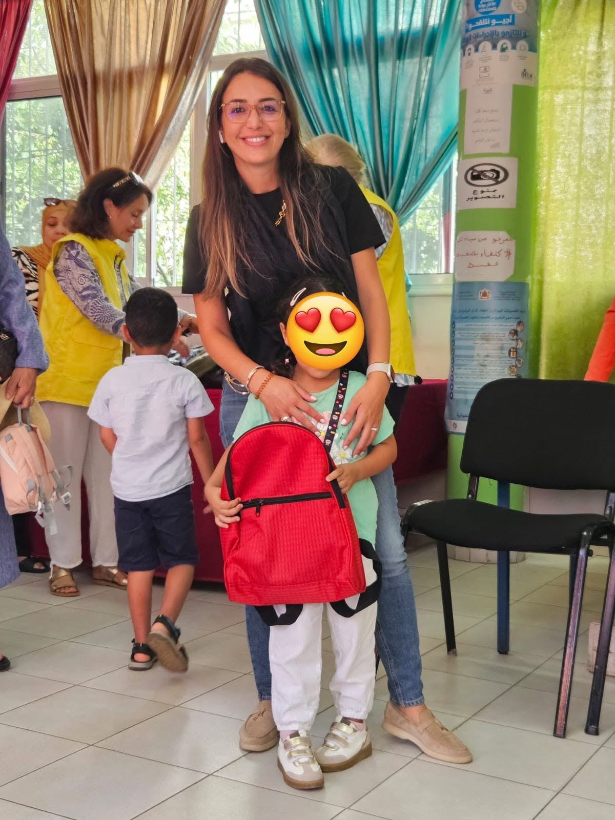 Joie des enfants lors de la distribution de la rentrée